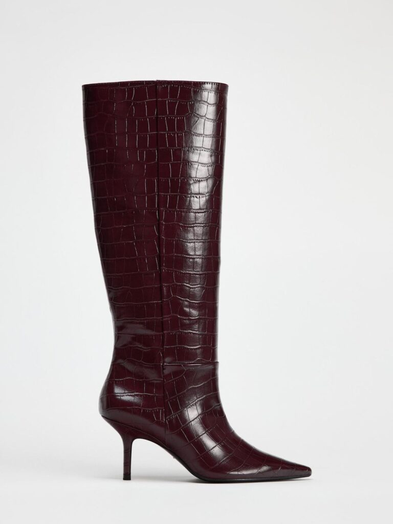 4. Botas de relieve – Zara