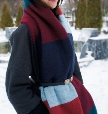 Bufandas color vino y sus combinaciones abrigo azul