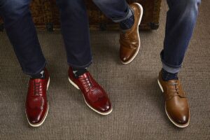 Cómo combinar zapatos de hombre Color Vino (7)