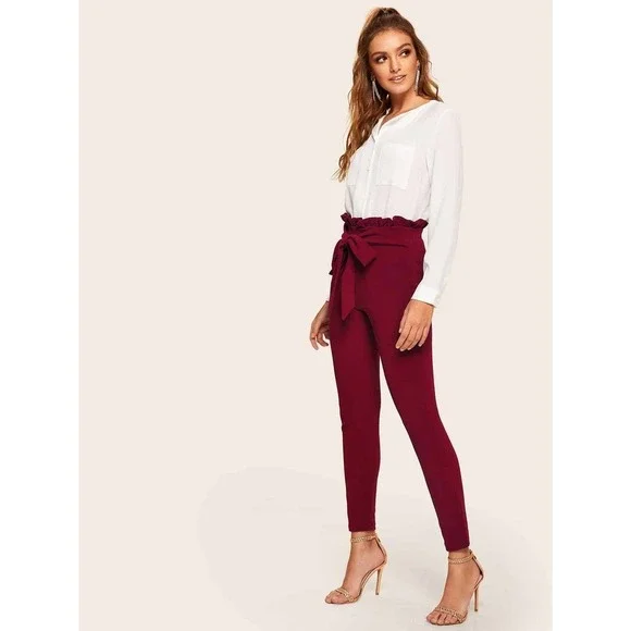 ¿Cómo combinar outfit pantalón vino de mujer?