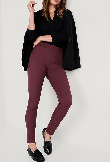 pantalon burgundy y blusas negra